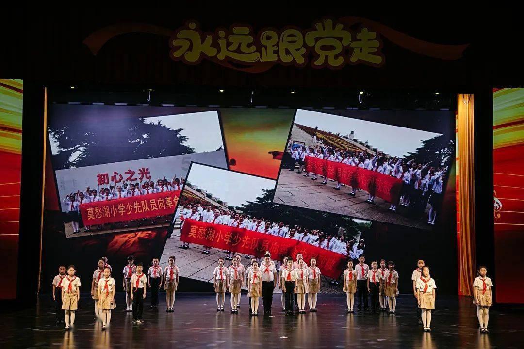 新时代的景德镇坚定文化自信,在推动陶瓷文化传承创新上勇闯新路,持续发力,用小写的china惊艳世界