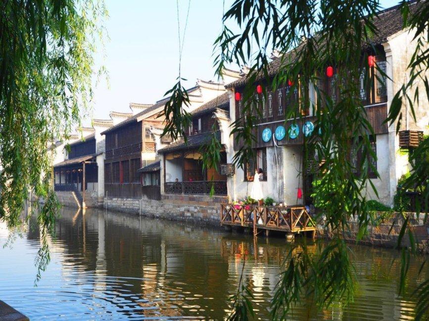 我男朋友对我很好我们订婚了已经，他平时在家很热情，他只有和我在一起这样，和别人不爱说话？游戏画面